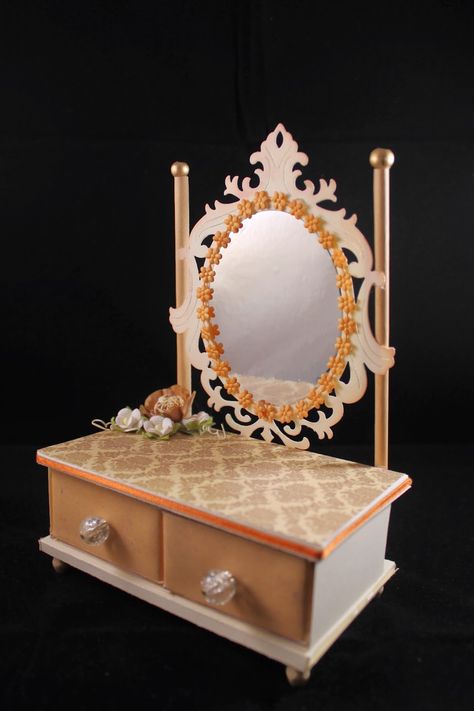 Little dressing table mirror made of paper and cardboard. Cardboard Mirror, Cardboard Box Crafts, Box Crafts, Table Mirror, Dressing Table Mirror, Card Board, Dressing Table, Cardboard Box, Mirror Table