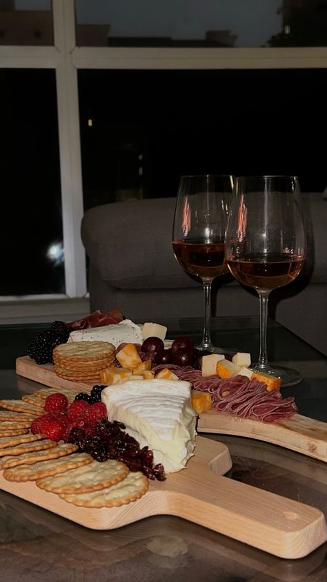 #aesthetic #home #movienight #wine #snacks #datenight #food #charcuterieboard Wine Night Set Up, Food And Wine Aesthetic, Wine Night At Home Aesthetic, Wine And Charcuterie Aesthetic, Birthday Dinner Aesthetic At Home, Wine Date Night At Home, Wine At Home Aesthetic, Wine And Cheese Aesthetic, Dinner Aesthetic Night Home