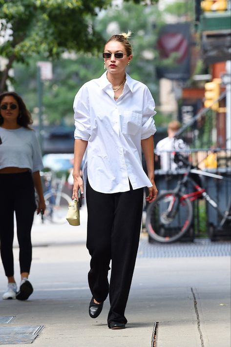 Outfits Minimal, Gigi Hadid Street Style, Trending Looks, Minimalist Street Style, Oversized White Shirt, Gigi Style, White Shirt Outfits, Gigi Hadid Style, Fashion Content