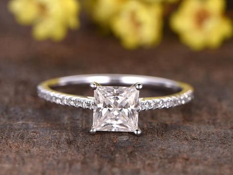 Moissanite Engagement Rings The Bling Ring, Zierlicher Ring, Beautiful Wedding Rings, Festa Party, Princess Cut Rings, Princess Cut Engagement Rings, Diamond Solitaire Ring, Dream Engagement Rings, Princess Cut Diamond