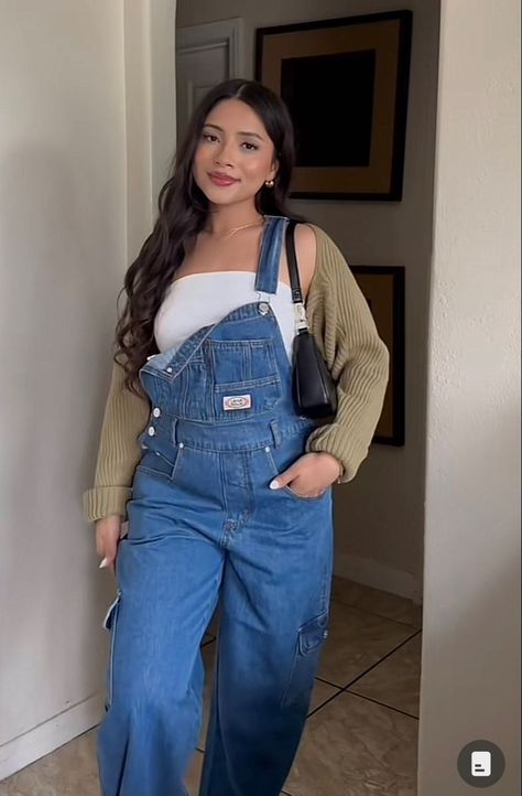 Fashion Inspo Outfits Medium Size, Curvy Hour Glass Outfits, Caitlyn Covington Fall, First Hangout Outfit, Period Friendly Outfits Summer, Summer Fits For Midsize, Cute Fall Outfits Overalls, Style Inspiration Curvy Fit, Blue Fall Outfits For Women