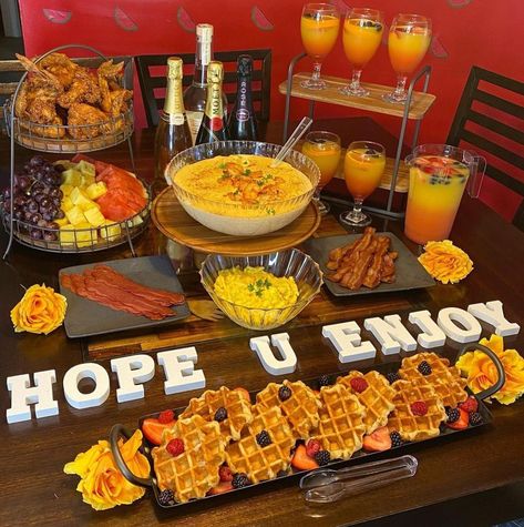 Birthday Breakfast For Her, Brunch Bar Ideas Food, Catered Brunch, Christmas Brunch Buffet, Brunch Themes, Brunch Setup Ideas, Senior Brunch, Galentines Ideas, Breakfast Brunch Party