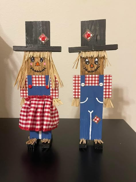 Dollar Tree Jenga Block Scarecrow, Jenga Block Scarecrow, Jenga Block Halloween Crafts, Jenga Diy Crafts, Block Scarecrow, Tower Block Crafts, Jenga Blocks Diy, Jenga Crafts, Thanksgiving Wood Crafts