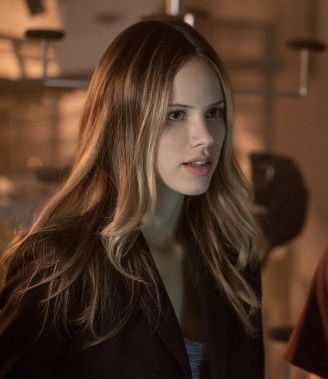 Older Sister Face Claims, Blonde Actress Face Claim, Halston Sage Icons, Adult Face Claims, Bistro Huddy, Blonde Actress, Halston Sage, Blonde Actresses, Under Your Spell