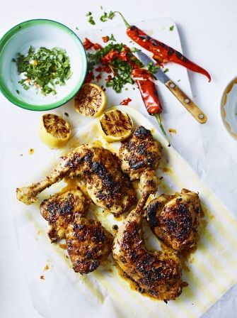 Frango churrasco Chicken Under A Brick, Chargrilled Chicken, Butterflied Chicken, Glazed Chicken, Barbecue Chicken, Chicken Legs, Gluten Free Chicken, Jamie Oliver, Chicken Thigh Recipes