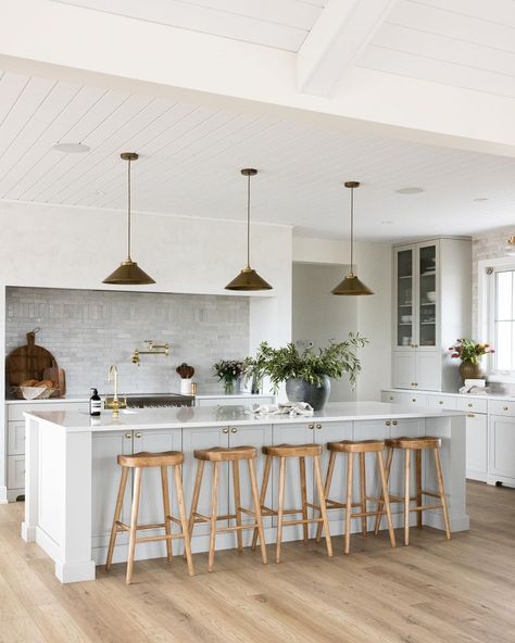 Maison Blonde on Instagram: “A new angle of our #willowcreekproject 🙌🏼 we’re thinking that the Aged Brass Rio Pendant lights from our shop contrast and compliment this…” Contemporary Kitchen Interior, Kitchen Interior Modern, Modern Contemporary Kitchen, Shiplap Ceiling, Kitchen Ceiling, Boutique Interior, Pantry Design, Contemporary Kitchen, Fixer Upper