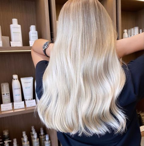 Light Dimensional Blonde, Creamy White Blonde Hair, Clean Blonde Hair, Creamy Blonde Hair Balayage, Bright Creamy Blonde Hair, Natural Platinum Blonde Hair, Light Beige Blonde Hair, Creamy Blonde Hair Highlights, Bright Creamy Blonde