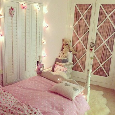 Subscribe! https://www.youtube.com/c/PrincessBlush?gvnc=1rosy ♡ Comfort Vibes, 2014 Aesthetic, Styl Shabby Chic, Pink Throw, Princess Room, Girly Room, Pretty Room, Kawaii Room, Dream Decor