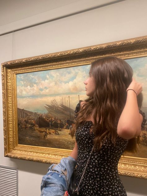 painting, museum outfit, museum date, brunette, sundress Outfit Ideas For Museum, Art Museum Date Outfit, Art Museum Date, Museum Date Outfit, Painting Museum, Museum Outfit, Museum Date, Dream Aesthetic, Date Outfit