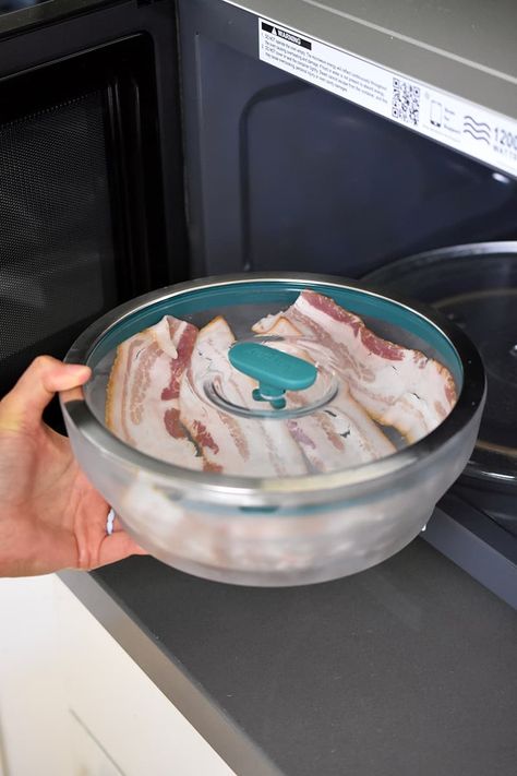 Cook Bacon In Microwave, Easy Scrambled Eggs, Microwave Hacks, Recipes Microwave, Microwave Bacon, Bacon Crisps, Microwave Meals, Microwave Dishes, Microwave Cookware