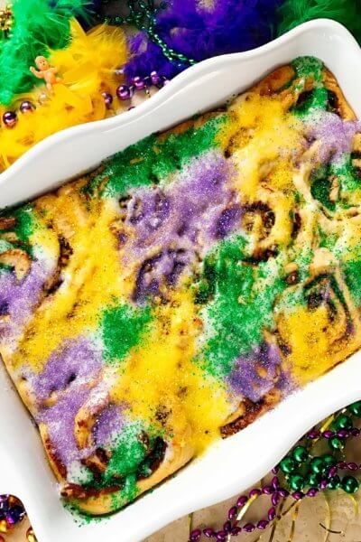 Mardi Gras King Cake Cinnamon Rolls Jalapeno Poppers Crescent Rolls, Cake Cinnamon Rolls, Nola Food, Mardi Gras Desserts, King Cake Recipe Easy, Pecan Cinnamon, Madi Gras, Pecan Cinnamon Rolls, Cake Cinnamon