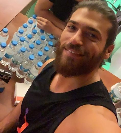 Can Yaman Selfie, Happy New Year Gif, Long Hair Models, New Year Gif, Turkish Men, Best Dramas, Can Yaman, Dont Touch My Phone Wallpapers, In The Room