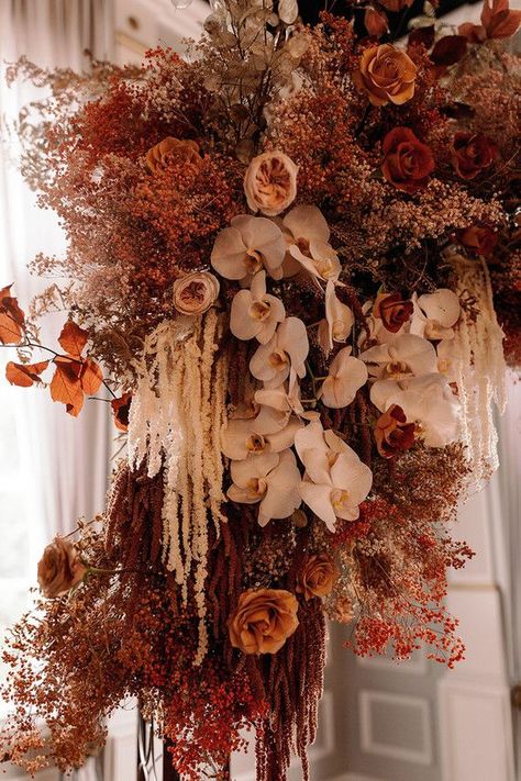 How to design a lush fall wedding at an indoor venue | 100 Layer Cake | Bloglovin’ Vintage Autumn Wedding, Fall Wedding Ideas Indoor, Dried Flower Arch, Wedding Plants Decor, Indoor Wedding Inspiration, Vintage Wedding Ceremony, Pampas Wedding, Floral Ceremony, Wedding Fall