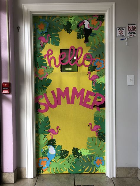 Tropical Hallway Decor, Summer Office Decorations Diy, Aloha Classroom Door, Hawaii Door Decorations Classroom, Summer Decorations For Office, Summer Class Decorations, Hawaiian Theme Classroom Door, Tropical Jungle Classroom Theme, Hawaiian Classroom Decorations