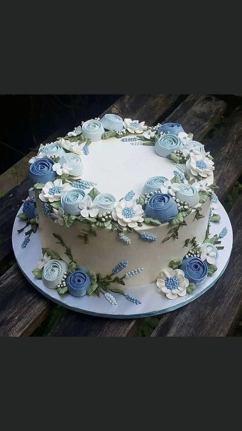 Periwinkle Birthday Cake, Light Blue 2 Tier Cake, Blue Rose Cake Birthday, Blue And White Cake Birthdays, Blue And White Cake Design, Light Blue Birthday Cake, Blue And White Birthday Cake, Blue Cake Ideas Birthday, White Roses Cake