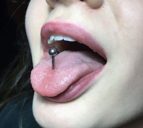 Tongue Piercing Aesthetic, Piercings Tongue, Mouth Piercings, Mod Jewelry, Cool Ear Piercings, Cool Piercings, Cute Piercings, Tongue Piercing, Hair Tattoos