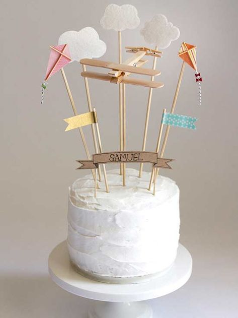 Make any cake party-worthy with these pretty and fun DIY cake toppers from @twotwentyone. No birthday party will feel complete without one! Mini Torte, Diy Cake Topper, Cupcake Cake, Diy Cake, Kites, Piece Of Cakes, Mini Desserts, Creative Cakes, Pretty Cakes