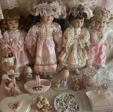 Doll Collection Aesthetic, Morute Core, Princess Core Aesthetic, Paranormal Aesthetic, Vintage Porcelain Dolls, Antique Porcelain Dolls, Uc Berkeley, Art Major, Doll Aesthetic