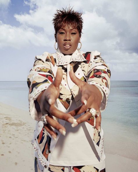 Every Missy Elliott Song, Ranked Missy has not just redefined pop music — she’s consistently reinvented it. Missy Elliot 90s, 90s Pixie Cut, 90s Pixie, Music Reggae, Music Orchestra, Short Pixie Bob, Pixie Bob Hairstyles, Shaytards, Missy Elliot