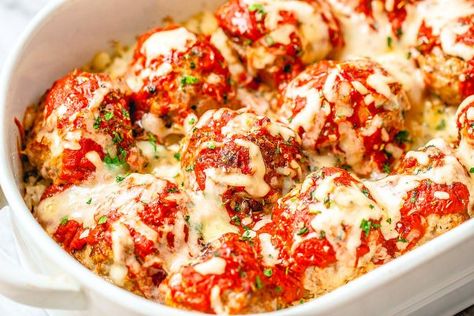 Cheesy Cauliflower Meatball Casserole – Packed with flavor and so easy to throw together! If you’re looking for a great low carb dinner option, this cauliflower meatballs casserole recipe ...READ → Meatball Cauliflower Rice, Meatballs Casserole, Cheddar Cauliflower, Meatball Casserole Recipe, Cauliflower Rice Casserole, Keto Meatballs, Meatball Casserole, Fall Meals, Keto Beef