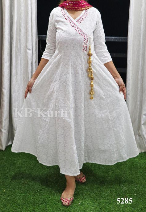 Angarkha Kurti Pattern Cotton, Ang Rakha Style Kurti, Angrakha Frock Design, Angarkha Kurti Pattern, Plan Kurti, Bengali Dress, White Angrakha, Bandhani Dress, Anarkali Dress Pattern