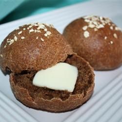 Steakhouse Bread Recipe, Steakhouse Bread, Black Bread, Yeast Bread Recipes, Biscuit Rolls, Rye Flour, Yeast Bread, Bread Machine Recipes, Whole Grain Bread