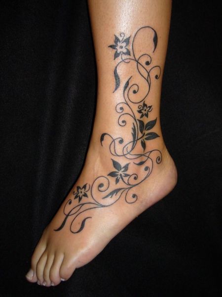 Bewertungen und Kommentare zu diesem Tattoo findest Du bei Tattoo-Bewertung.de Ankle Foot Tattoo, Ankle Tattoos For Women, Anklet Tattoos, Polynesian Tattoos, Shape Tattoo, Foot Tattoos For Women, Tattoos For Women Flowers, Vine Tattoos, Leg Tattoos Women