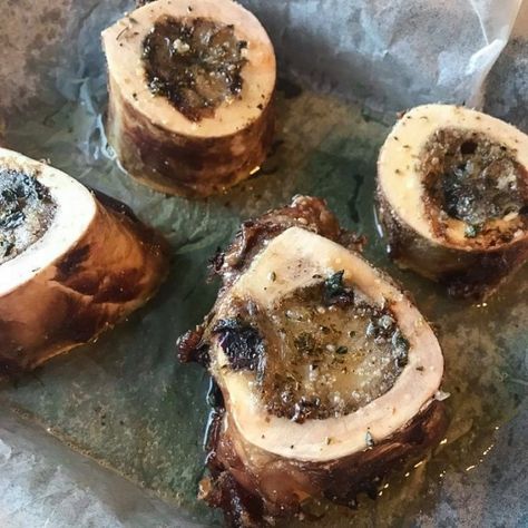 Roasted bone marrow - Mia Kouppa: Taking the guesswork out of Greek cooking...one cup at a time ™ Marrow Bones For Dogs, Peach Fritters, Marrow Recipe, Ox Tails, Beef Marrow Bones, Roasted Bone Marrow, Open Fire Cooking, Oven Recipe, Hand Pie