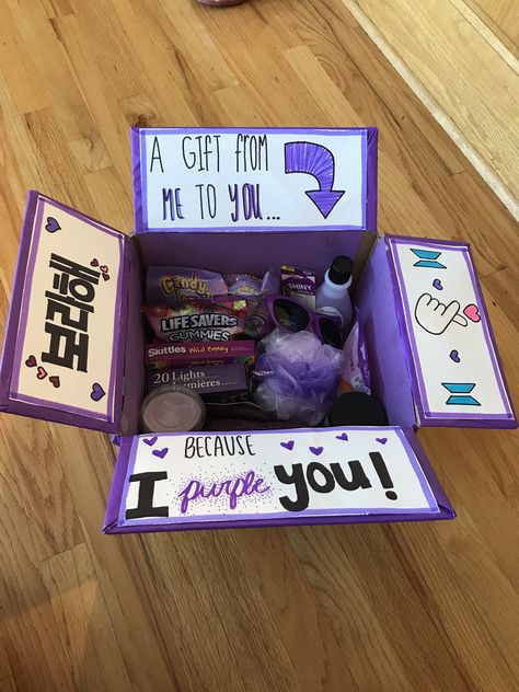 Box Of Purple Gift Ideas, Purple Theme Gift Basket, Purple Sunshine Box Ideas, Purple Birthday Gifts, Purple Present Box Gift Ideas, Purple Gift Box Ideas Birthday, Purple Care Package, Purple Gift Basket Ideas, Purple Gift Box Ideas