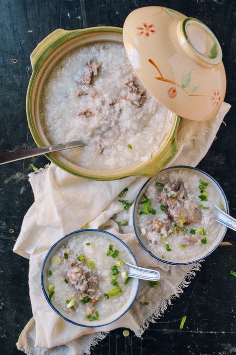 Congee Recipe, Chinese Soups, Rice Congee, Resepi Biskut, Wok Of Life, Woks Of Life, Bone Stock, Porridge Recipes, Soup Dish