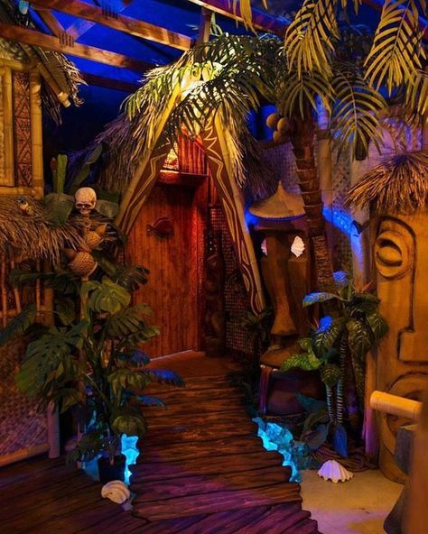 @hometikibarbuilds on Instagram: “The Overlook Lounge by @royalshifter located in Fresno, California #tiki #tikibar #tikiroom #tikiart #tikistyle #tikiculture #homebar…” Tiki Patio Ideas Backyards, Tiki Patio Ideas, Living Room Photography, Spooky Island, Tiki House, Themed Hotel Rooms, Tiki Style, Room Photography, Jungle Theme Birthday