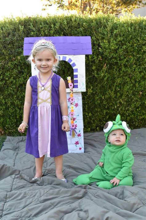 Pascal Costume, Duo Disney, Halloween Costumes Duos, Duos Halloween Costumes, Halloween Costumes Disney, Rapunzel And Pascal, Halloween Costumes Duo, Halloween Duo, Halloween Costumes Diy Couples