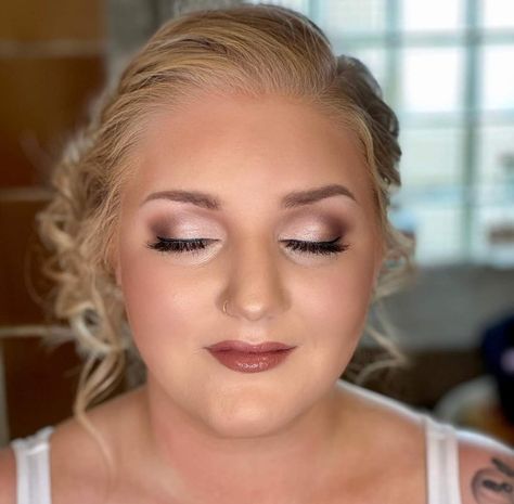 Bridal Makeup Hooded Eyes, Bridal Makeup For Hooded Eyes, Plus Size Bridesmaid, Natural Wedding Makeup, Hooded Eye Makeup, Bridesmaid Makeup, Hooded Eyes, Bridal Makeup Looks, Fat Face