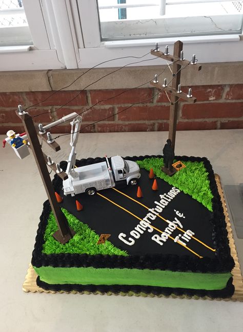 Retirement Lineman Cake! Lineman Cake, Groomsman Cake, Power Lineman, Lineman Gifts, Senior Graduation Party, Fantasy Cake, Grooms Cake, Retirement Parties, Photo Cake