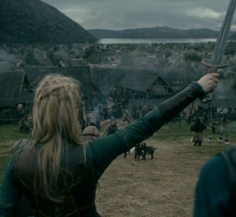 Vikings - S4 e13 Lagertha Aesthetic, Viking Woman Aesthetic, Lagertha Vikings, Aesthetic Medieval, Viking Aesthetic, Astrid Hofferson, Woman Aesthetic, Viking Woman, Girl Superhero