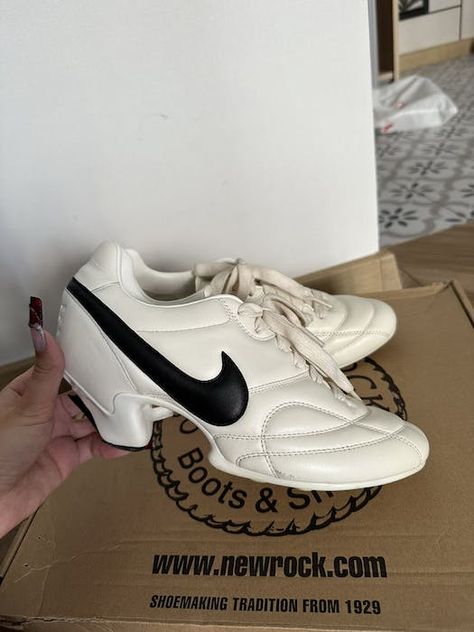 Nike heels premier comme des garcons beige Nike X Comme Des Garcons, Nike Comme Des Garcons, Comme Des Garcons Nike, Comme Des Garcons Vintage, Nike Heels, Pumped Up Kicks, Rare Nikes, Press Tour, Women's Footwear