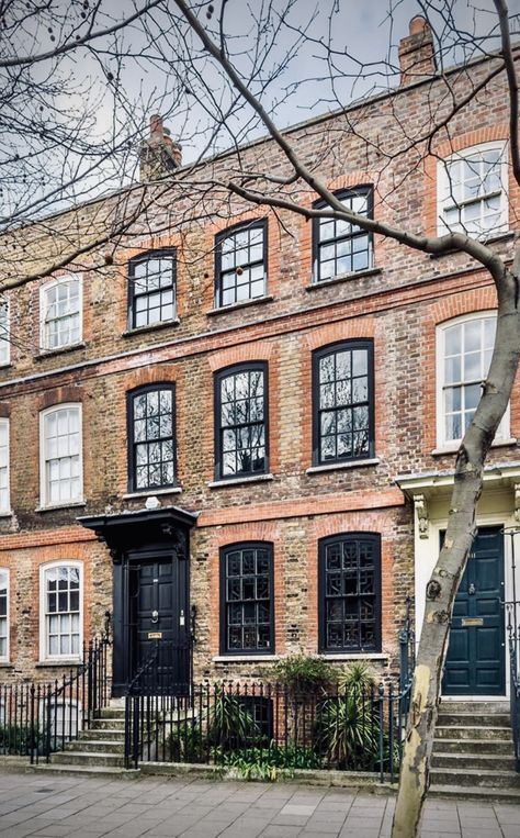 Considered Things: A 1717 London Townhouse, Rescued from the Wrecking Ball - Remodelista London Row Houses Interior, Dc Townhouse Interior, London Brownstone, Edinburgh Townhouse, British Townhouse, Considered Things, London Townhouse Interior, Townhouse London, English Townhouse