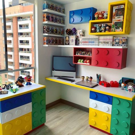 Lego Bedroom Decor, Lego Kids Room, Lego Room Ideas, Deco Lego, Lego Desk, Lego Room Decor, Lego Bedroom, Lego Decorations, Lego Furniture