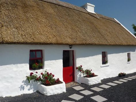 Irish Cottages Interior, Modern Irish Cottage Interior, Traditional Irish Cottage Interiors, Old Irish Cottage Interiors, Irish Cottage Exterior, Modern Irish Cottage, Irish Cottage Renovation, Traditional Irish Cottage, Irish Cottage Interiors