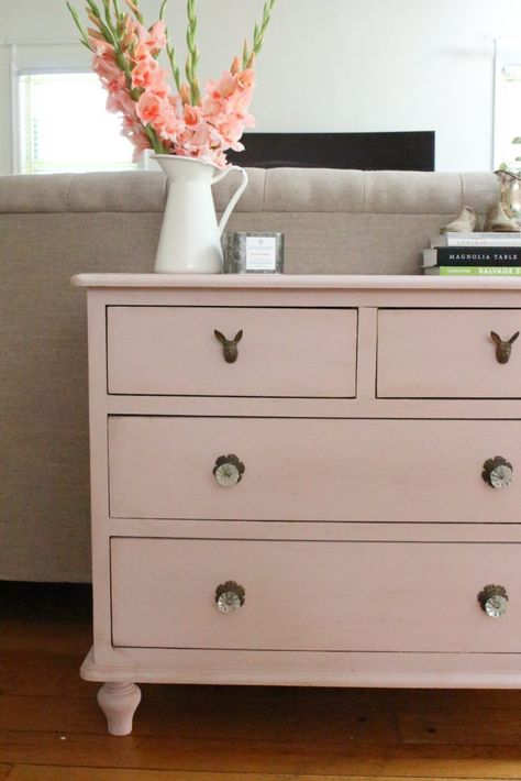 Pink Painted Dresser, Dresser Remodel, Pink Painted Furniture, Chalk Paint Dresser, Painted Vintage Furniture, Pink Dresser, Paint Dresser, Dresser White, Farmhouse Style Living Room