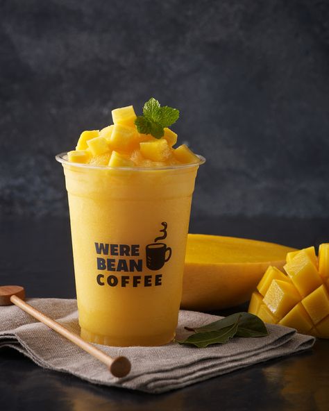 Drink Photography Ideas, Mango Drink, Juice Menu, Drink Photo, Food Photography Inspiration, Food Drink Photography, Drinks Design, Coffee Photography, Fruit Drinks