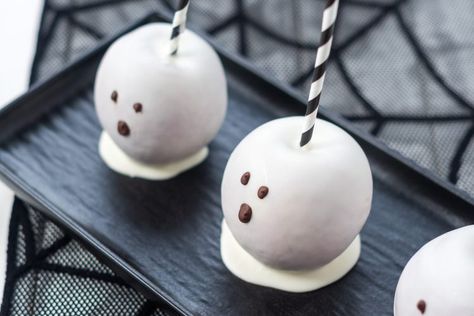 Halloween is just around the corner, and it’s time to get creative in the kitchen with some ghoulishly delightful treats. One of the most beloved Halloween classics is the caramel apple, but why stick with the ordinary when you can make extraordinary Halloween caramel apples that will thrill both kids and adults? In this blog... The post Halloween Candy Apples: How to Make these Adorable Ghost Apples appeared first on Posh in Progress. Halloween Apple Treats, Candy Apples Recipe, Starbucks Egg Bites Recipe, Caramel Apples Halloween, Halloween Candy Apples, Fruit Desserts Easy, Candy Apple Recipe, Halloween Apples, Starbucks Egg Bites