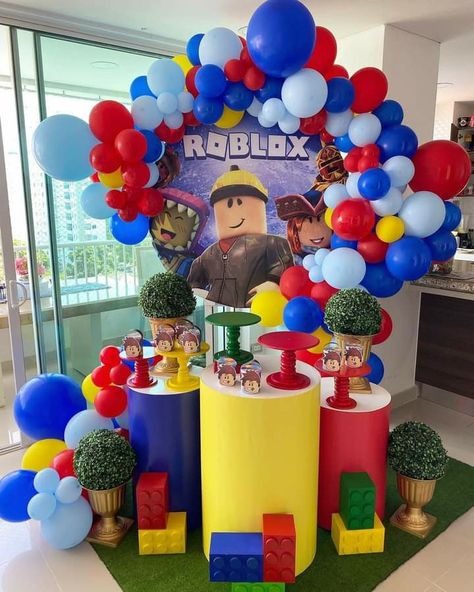 Roblox Themed Birthday Party Decoration, 7th Birthday Theme For Boys, Roblox Centerpieces Ideas, Roblox Party Ideas For Boys, Roblox Decoration Ideas, Roblox Birthday Party Ideas For Boys, Roblox Birthday Decorations, Roblox Birthday Theme, Roblox Party Ideas