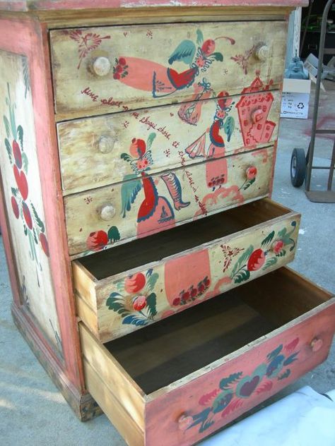 Peter Hunt, Distressing Chalk Paint, Hunting Painting, Chalk Paint Projects, Bedroom Murals, Folk Clothing, Painted Chest, Folk Design, Upcycle Decor