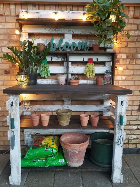 Planting Bench, Potting Benches Diy, Plant Racks, Garden Work Bench, Potting Bench Ideas, Pallet Potting Bench, Pallet Garden Benches, Diy Potting Bench, Potting Bench Plans