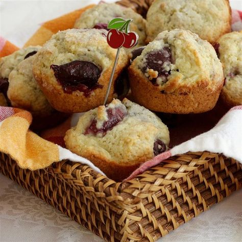 Fresh Cherry Muffins I "A fruity, delicious muffin that everyone will love." Cherry Oatmeal Muffins, Cherry Bread, Cherry Muffins, Cheesecake Muffins, Puff Pastry Tart, Fruit Pops, Fresh Cherry, Cream Cheese Muffins, Cherry Cheesecake