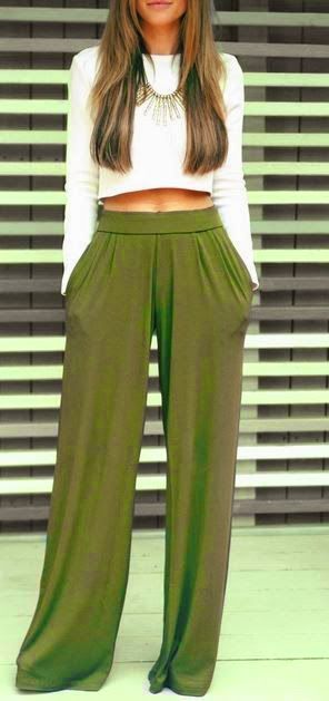 Luv to Look | Luxury Fashion & Style: Green palazzo pants and crop top Street Mode, Mode Tips, Blazer Outfit, Pants Green, Outfit Trends, Green Pants, Moda Vintage, Wide Pants, Looks Style