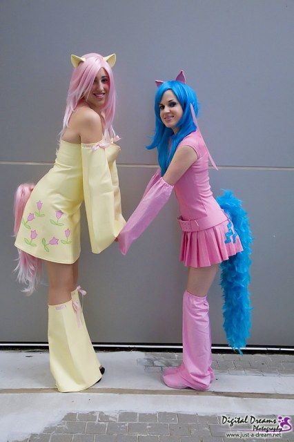 #mlpfim So darn cute. Two tail ideas. Pinkie Pie Cosplay, Fluttershy Cosplay, Tail Ideas, 90s Fancy Dress, Mlp Cosplay, Comicon Cosplay, My Little Pony Costume, My Little Pony Party, Mardi Gras Costumes