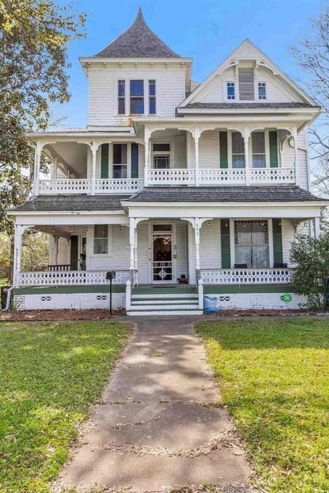 Victorian Houses For Sale, Farmhouse Exteriors, Farmhouse Victorian, Victorian Homes Exterior, Tiny House Cottage, Texas Homes For Sale, Endless Potential, Old Victorian Homes, Church House