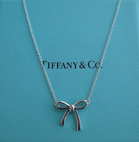 Colar Tiffany E Co, Jewelry Wishlist, Gelang Manik-manik, Gelang Manik, Bow Necklace, Tiffany Jewelry, Jewelry Lookbook, Tiffany And Co, Girly Jewelry